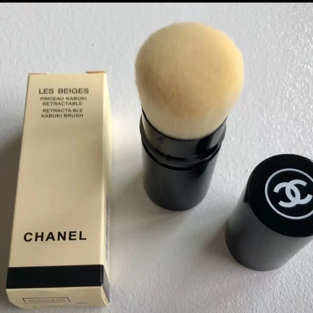 CHANEL Les Beiges Retractable Kabuki Brush - Cream and Black